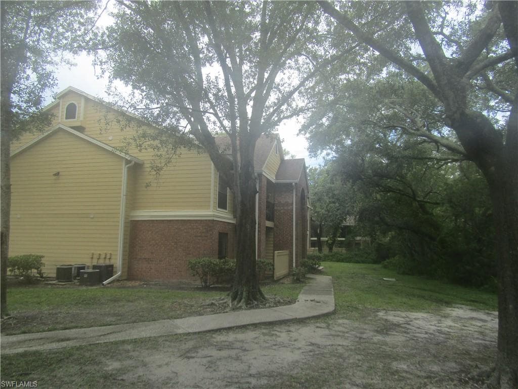8648 Mallard Reserve DR 104 TAMPA, FL 33614