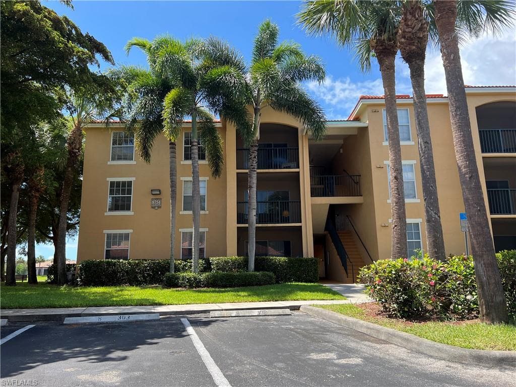 8754 River Homes LN 8302 BONITA SPRINGS, FL 34135