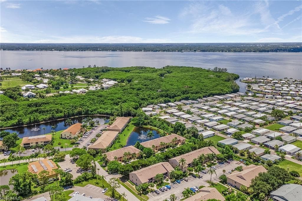 5721 Foxlake DR 8 NORTH FORT MYERS, FL 33917
