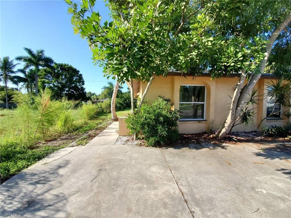 5443 Avenue E BOKEELIA, FL 33922