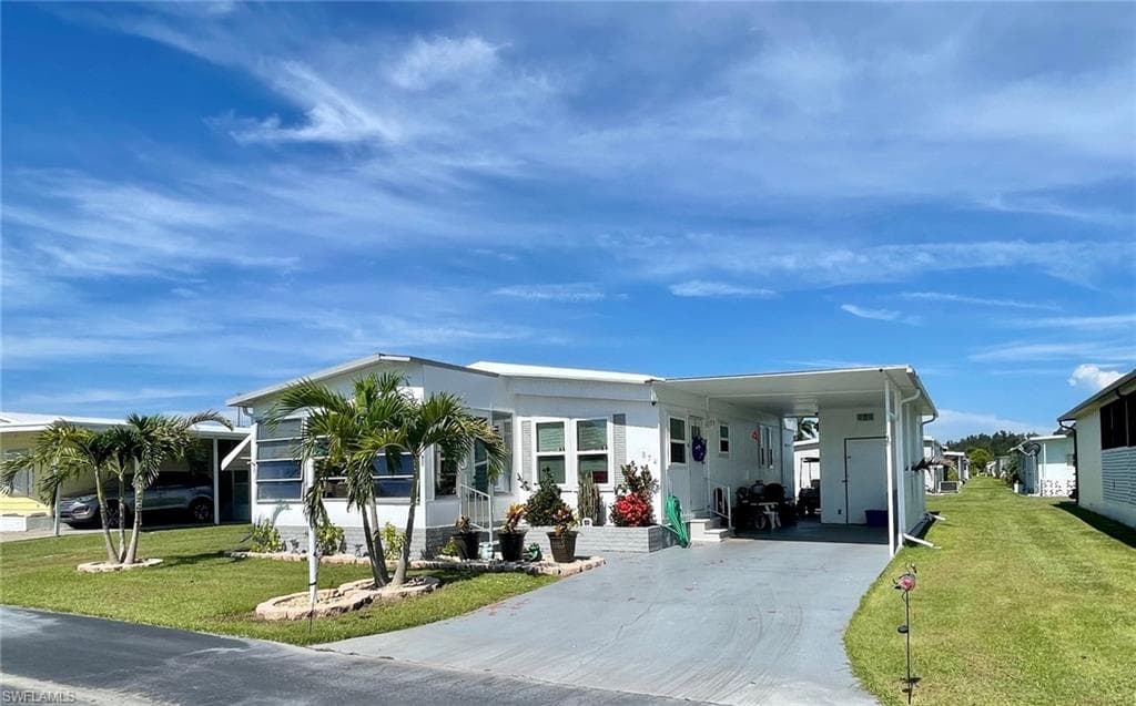 874 Moonlight DR NORTH FORT MYERS, FL 33917