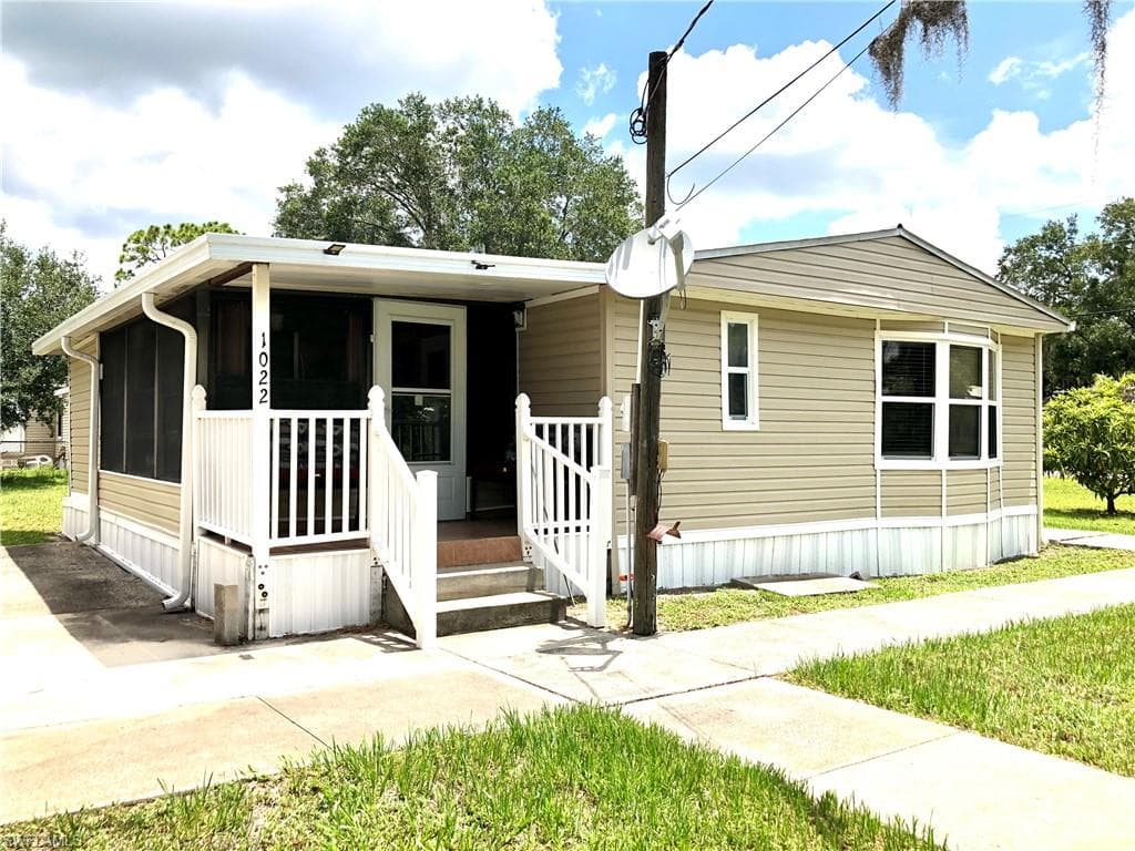 1022 Aqua LN MOORE HAVEN, FL 33471