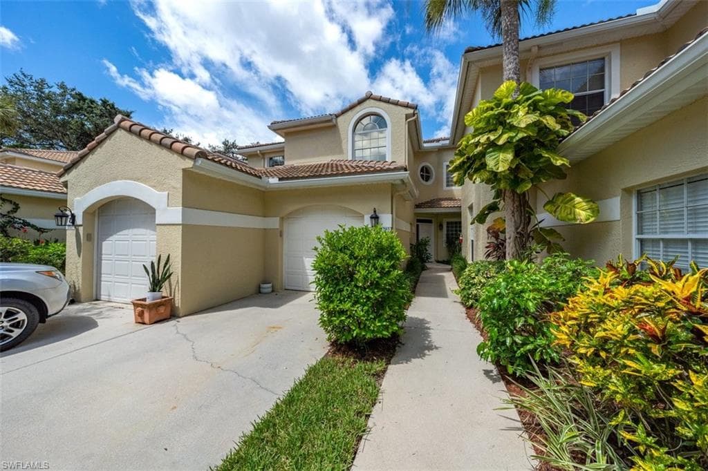 65 Silver Oaks CIR 203 NAPLES, FL 34119