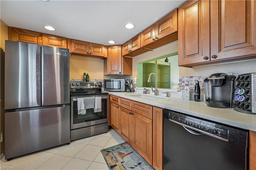6220 Augusta DR 203 FORT MYERS, FL 33907