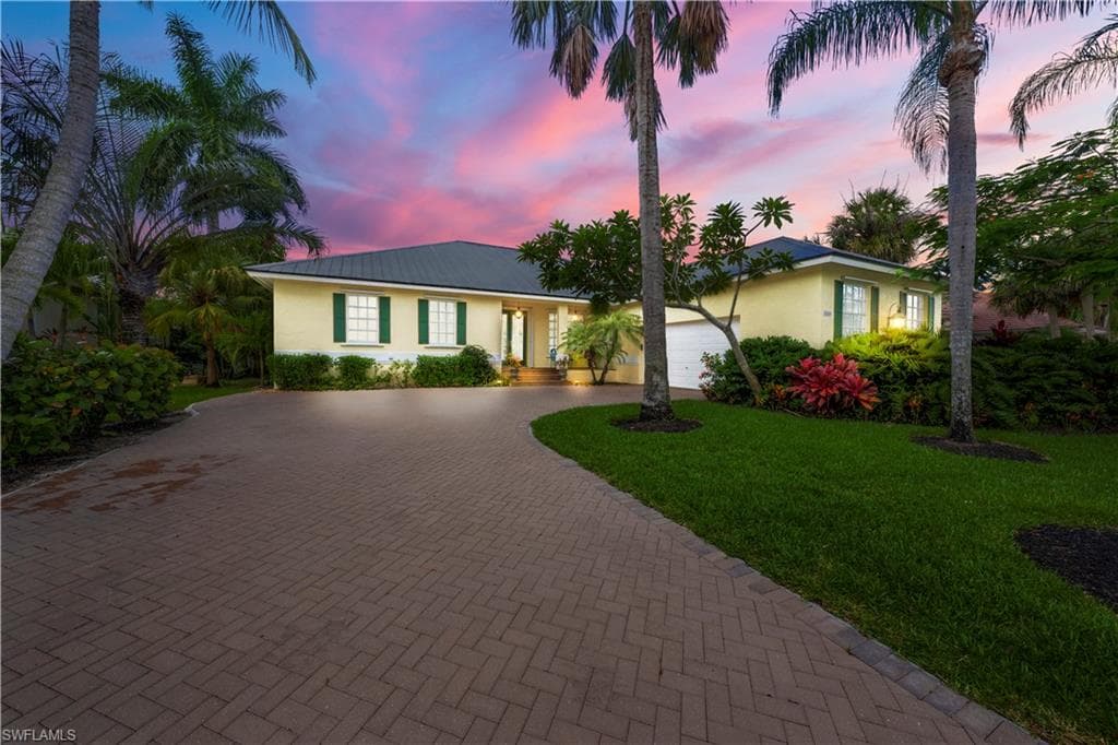 8550 Lake CIR FORT MYERS, FL 33908