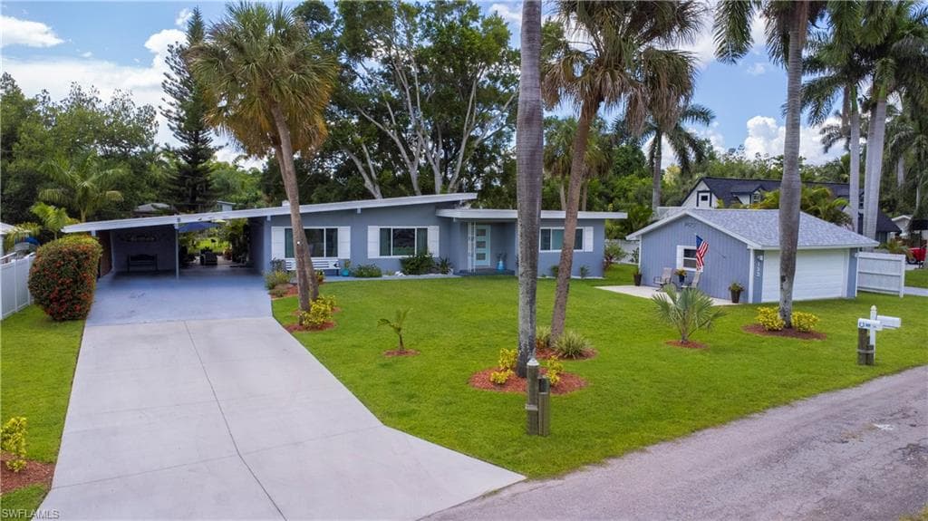 123 Standish CIR NORTH FORT MYERS, FL 33903