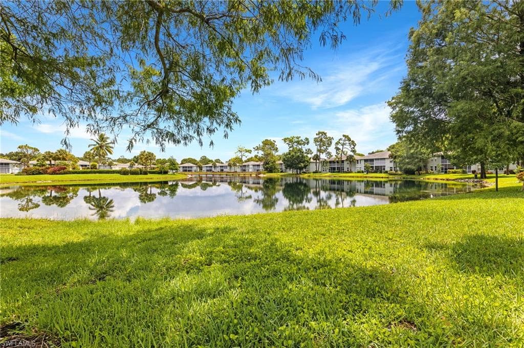 955 NEW WATERFORD DR 102D NAPLES, FL 34104