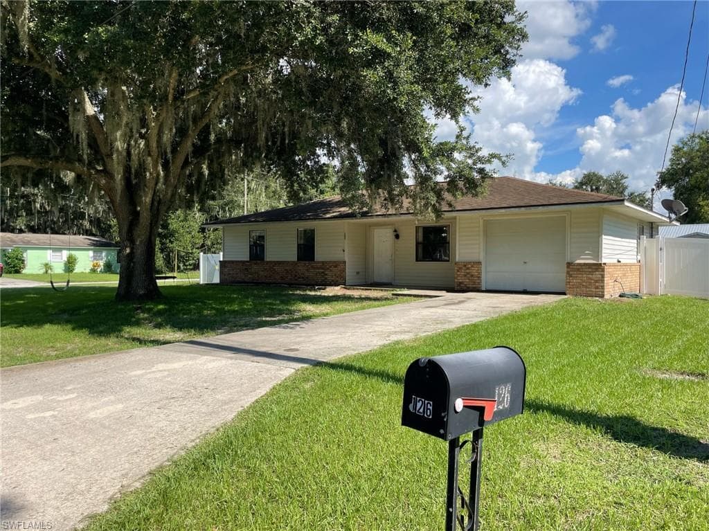 126 Albert ST NE FORT MEADE, FL 33841