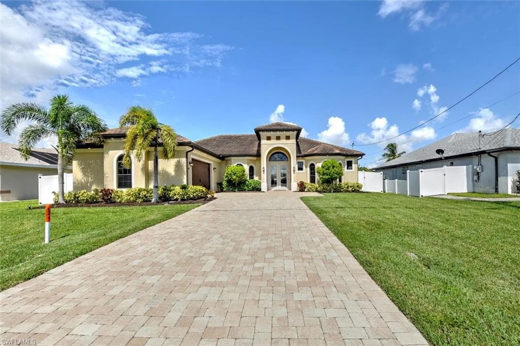 2205 SE 17th PL CAPE CORAL, FL 33990