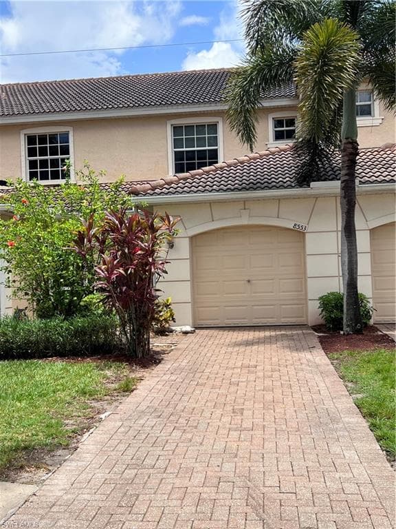8553 ATHENA CT LEHIGH ACRES, FL 33971