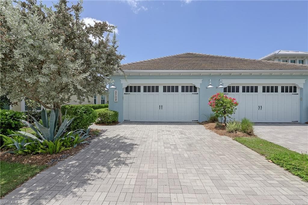 5708 Highbourne DR NAPLES, FL 34113
