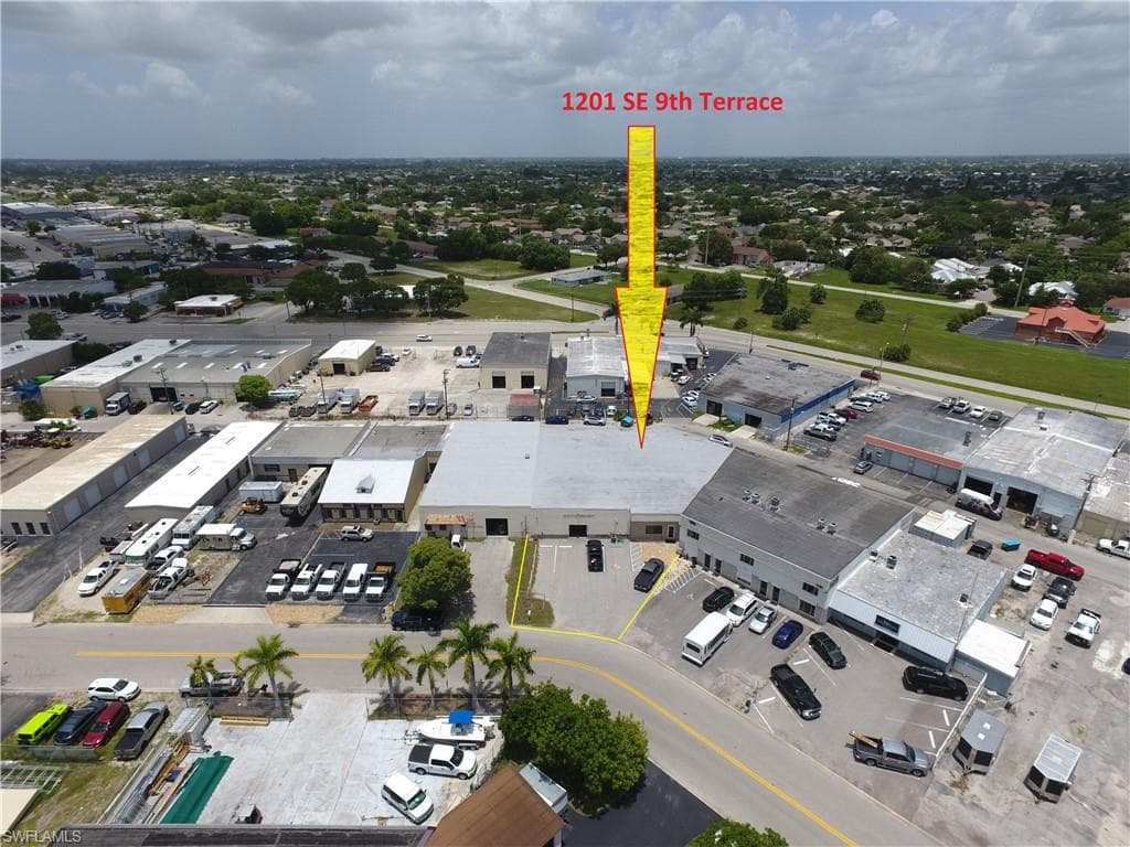1201 SE 9th TER CAPE CORAL, FL 33990