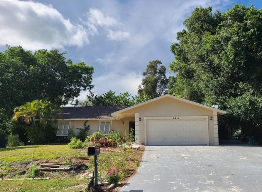 7217 Lobelia RD FORT MYERS, FL 33967