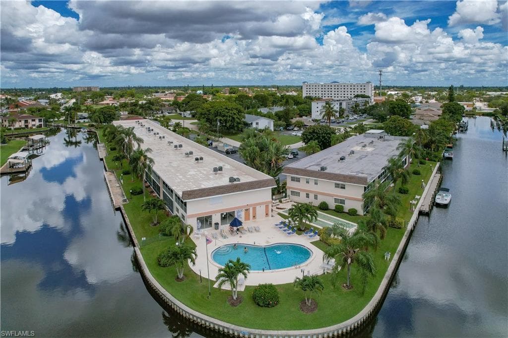 828 Victoria DR C-11 CAPE CORAL, FL 33904