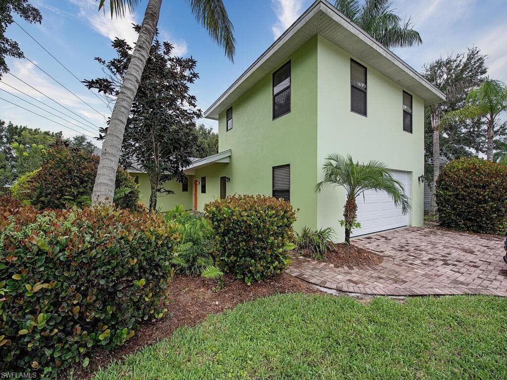 1275 8th AVE N NAPLES, FL 34102