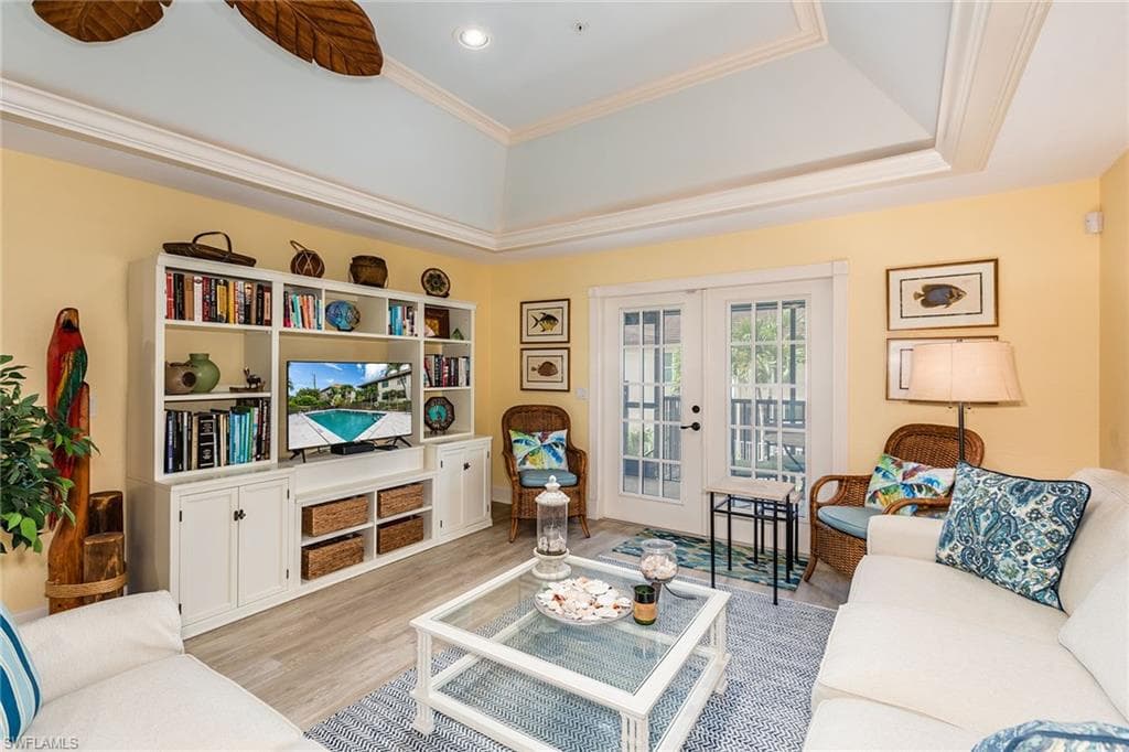 540 10th AVE S 201N NAPLES, FL 34102