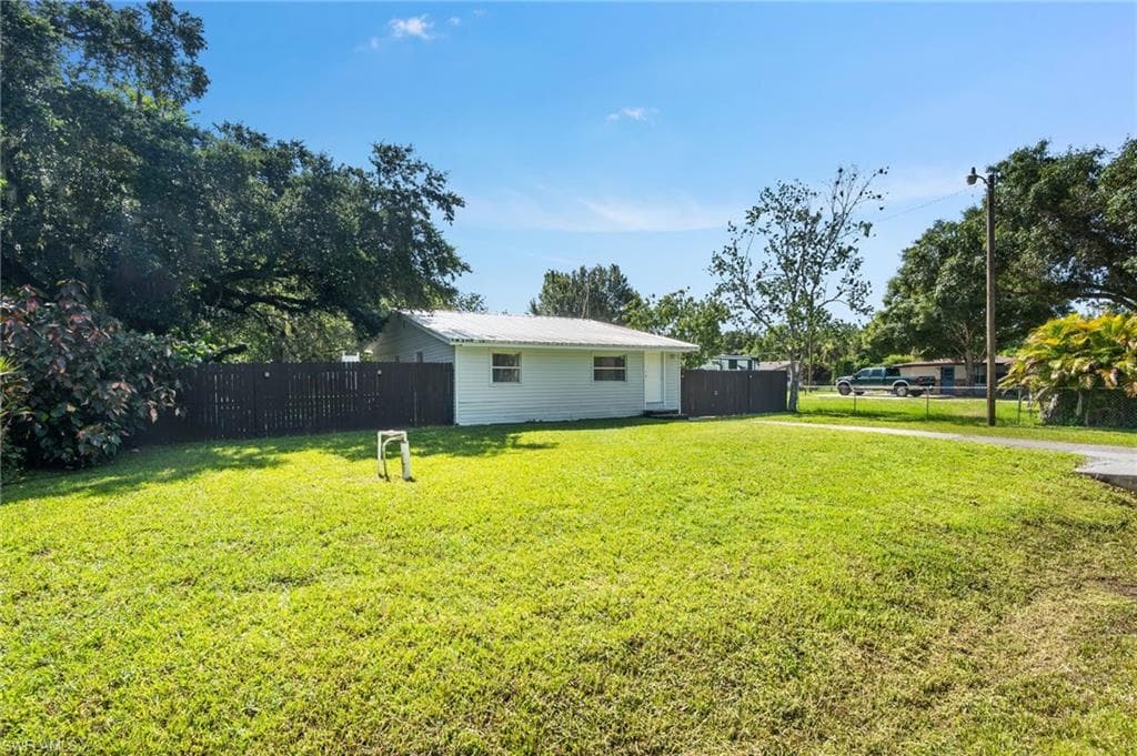 2716 Winona DR NORTH FORT MYERS, FL 33917