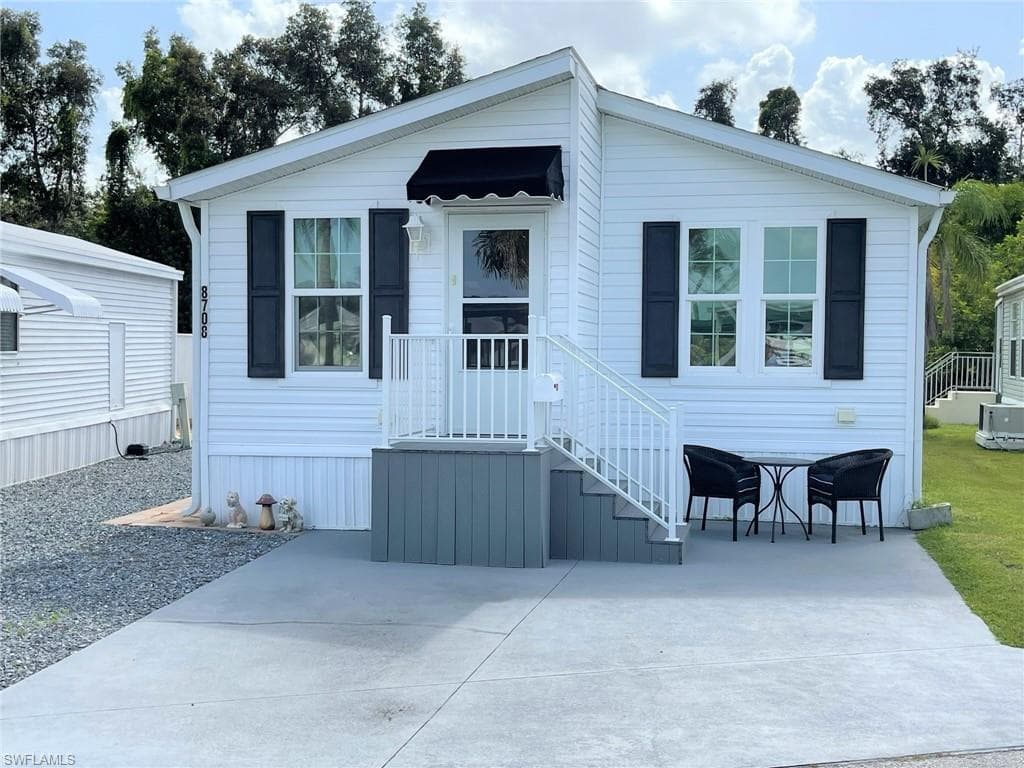 8708 Pepperwood DR ESTERO, FL 33928
