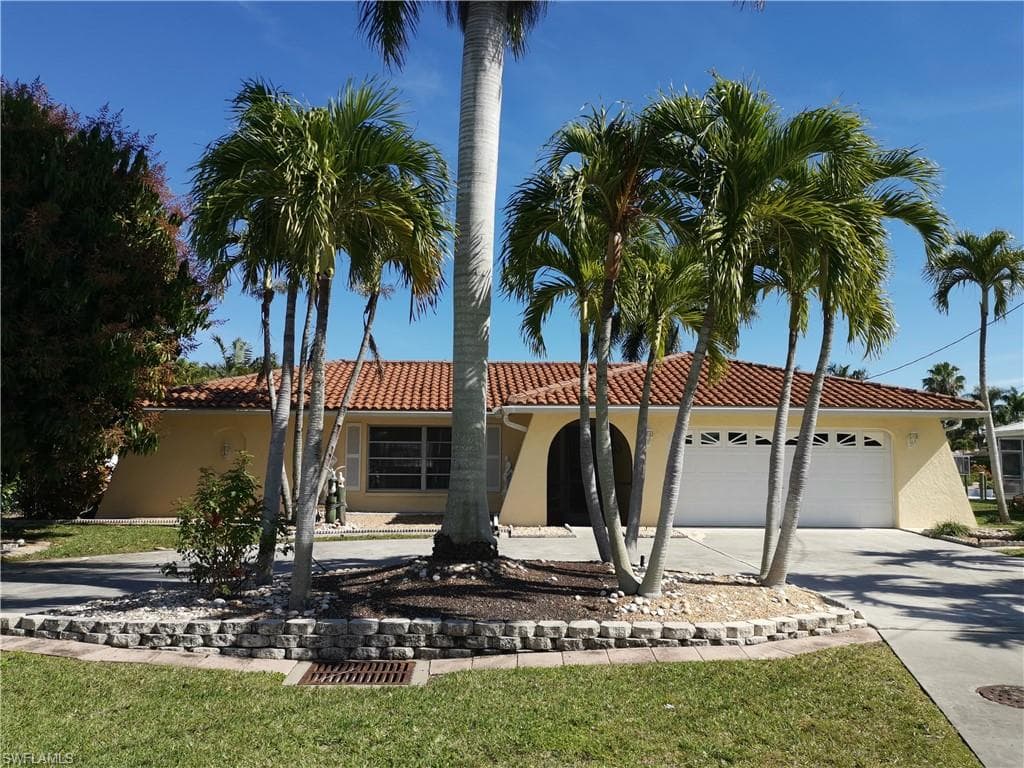 5041 Saxony CT CAPE CORAL, FL 33904