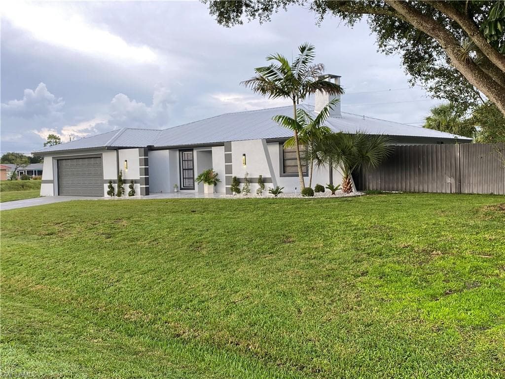 1665 Country Club PKY LEHIGH ACRES, FL 33936