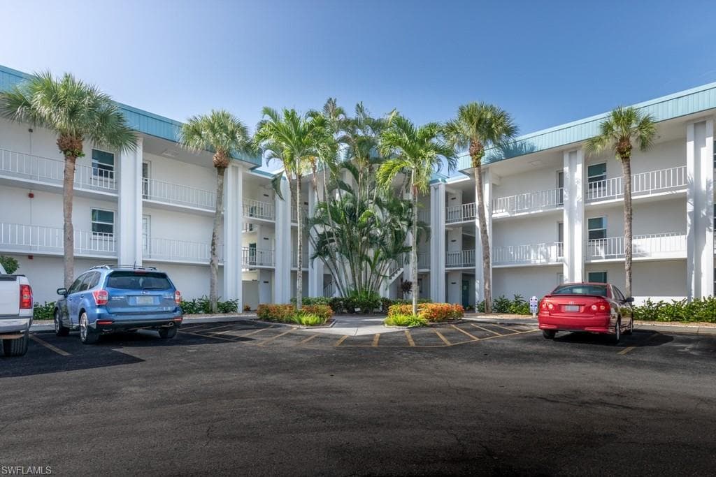 1700 Pine Valley DR 208 FORT MYERS, FL 33907