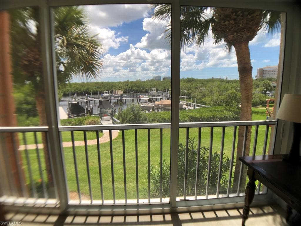 300 Horse Creek DR 202 NAPLES, FL 34110