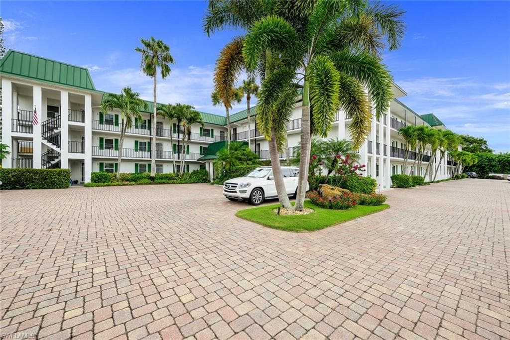 3030 Binnacle DR 206 NAPLES, FL 34103