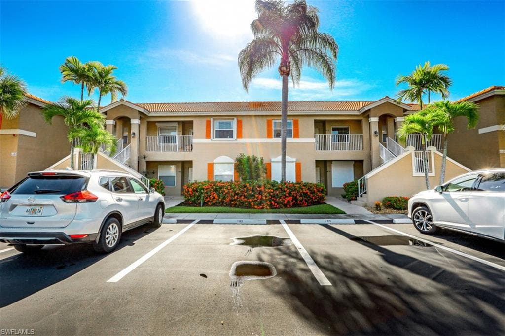 6650 Huntington Lakes CIR 203 NAPLES, FL 34119