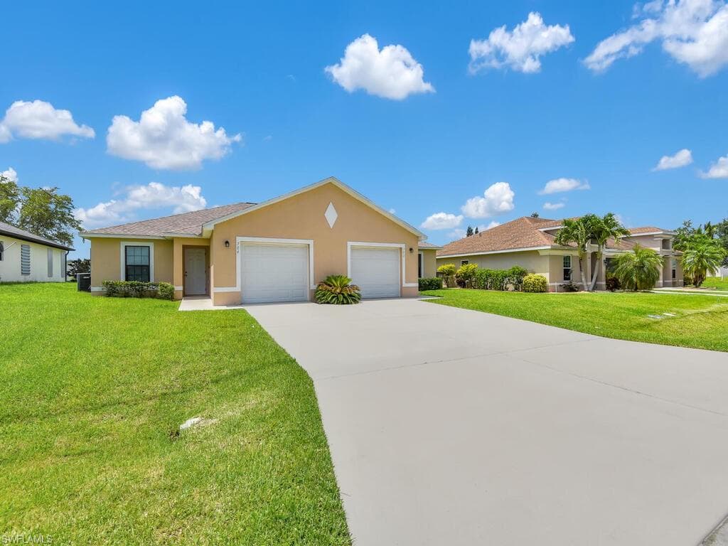 702-704 SE 6th TER CAPE CORAL, FL 33990