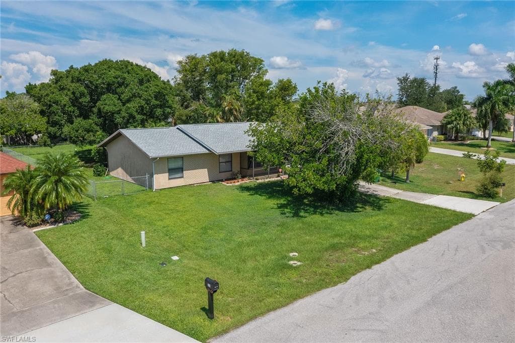 218 10th PL CAPE CORAL, FL 33909