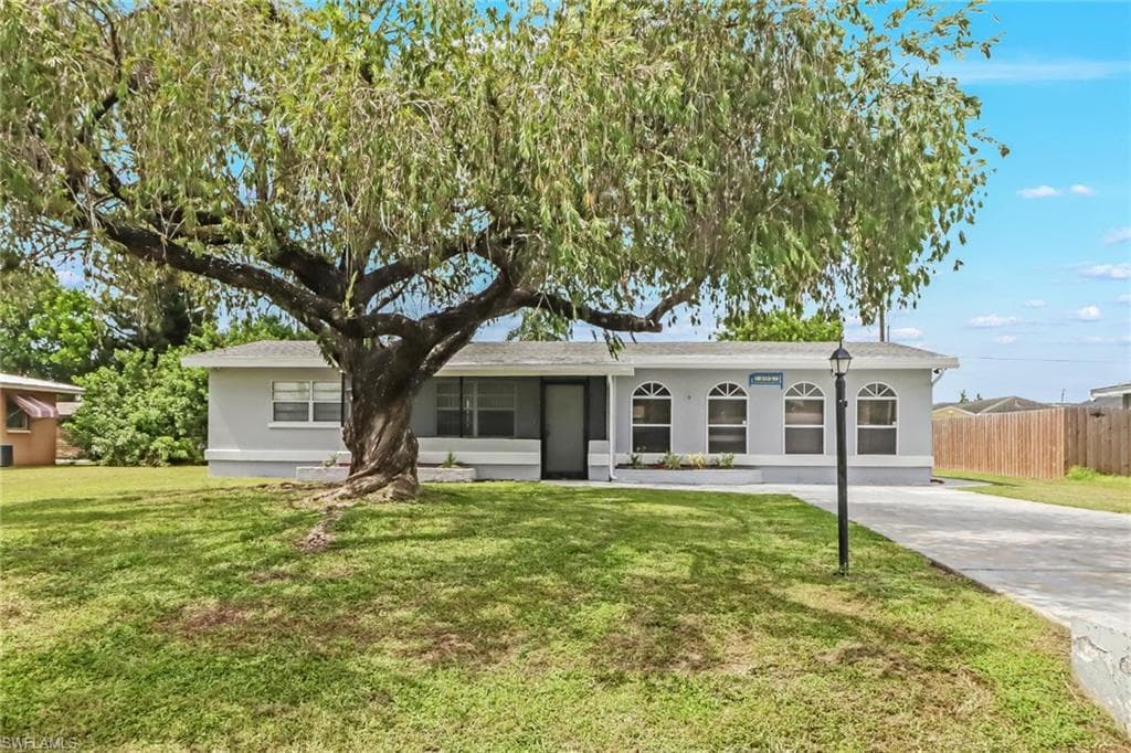 305 E Bougainvillea RD LEHIGH ACRES, FL 33936