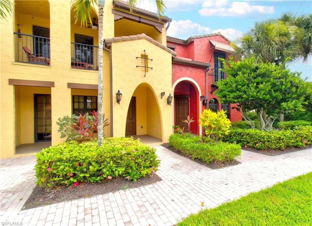 8986 Cambria CIR 2205 NAPLES, FL 34113