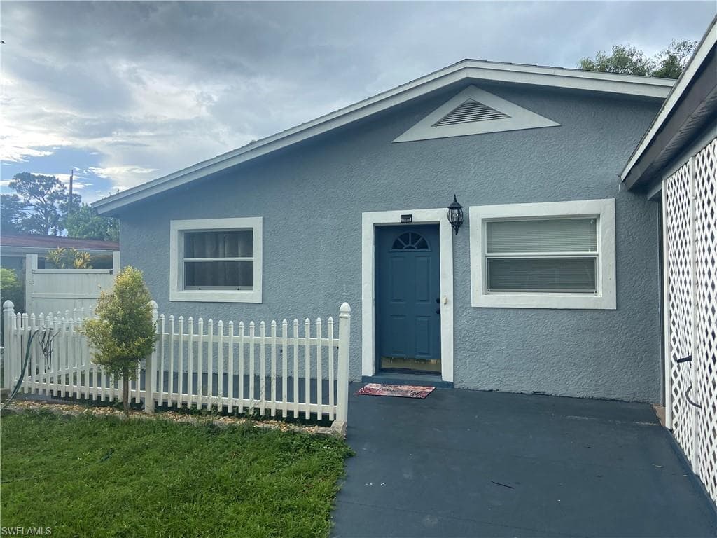 1929 Passaic AVE FORT MYERS, FL 33901