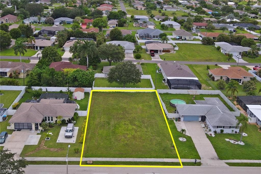 3102 Country Club BLVD CAPE CORAL, FL 33904