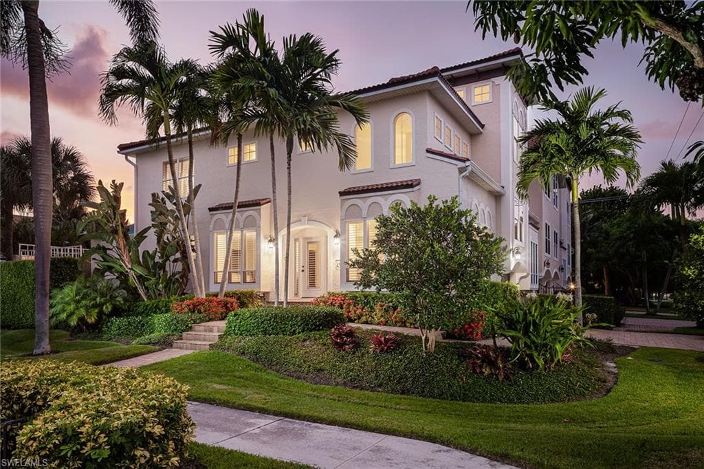 491 11th AVE S NAPLES, FL 34102