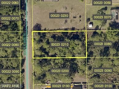 512 Maple AVE N LEHIGH ACRES, FL 33972