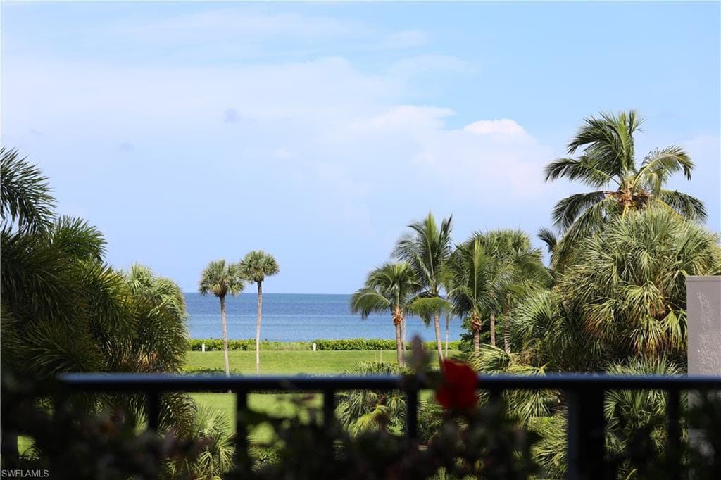 4451 Gulf Shore BLVD N 302 NAPLES, FL 34103