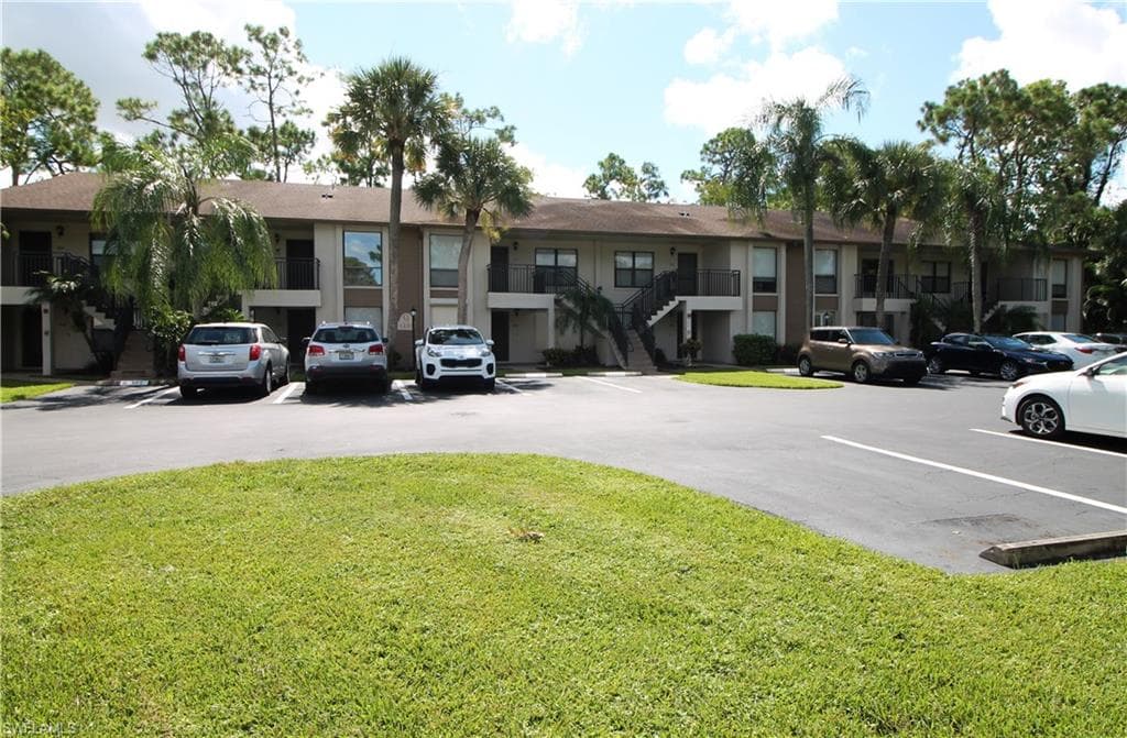 1231 Commonwealth CIR Q-104 NAPLES, FL 34116