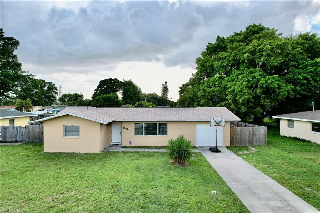 2702 SE 17th PL CAPE CORAL, FL 33904