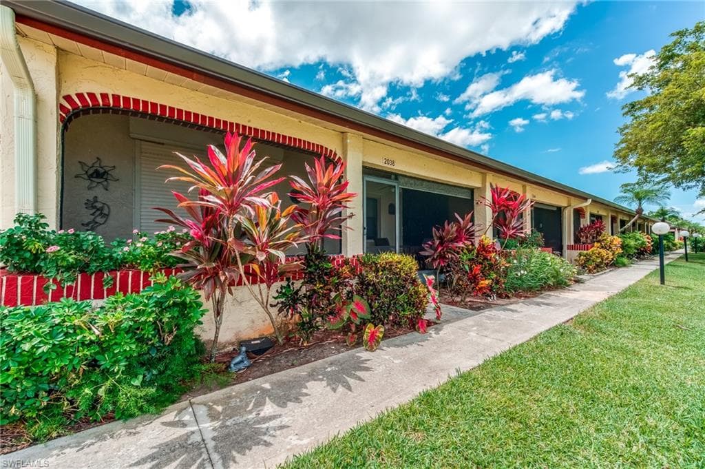 2038 Pine Isle LN 2038 NAPLES, FL 34112