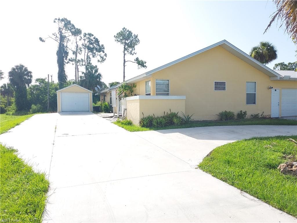 601 E 6th ST LEHIGH ACRES, FL 33972