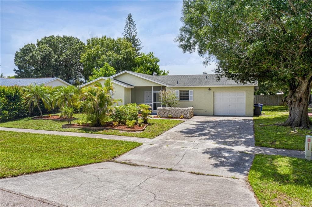1031 Ridgeway DR NORTH FORT MYERS, FL 33903