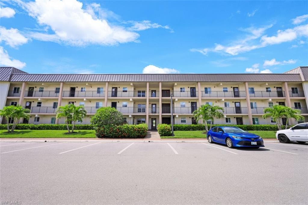 1010 Manatee RD B201 NAPLES, FL 34114