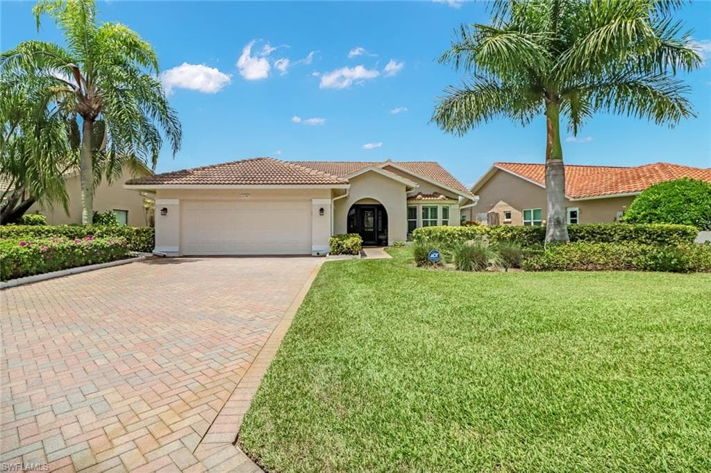 250 Fox Den CIR NAPLES, FL 34104