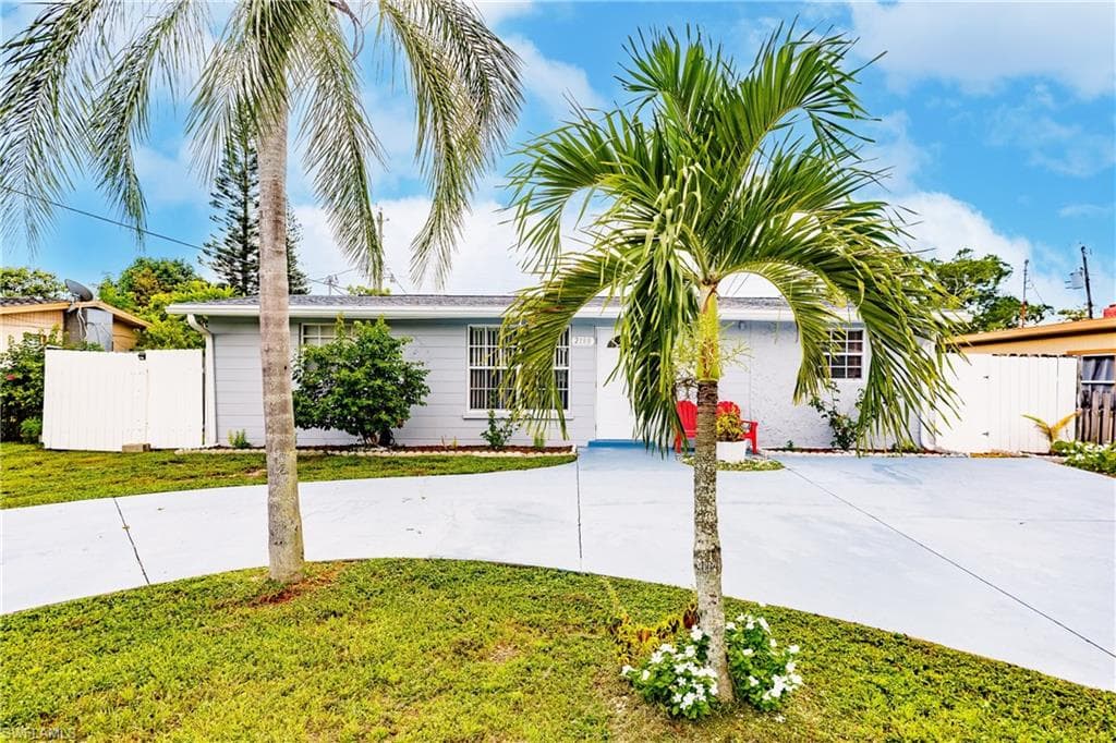 2188 Coronet ST FORT MYERS, FL 33907