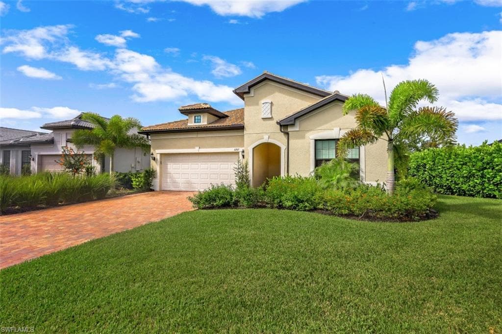 6787 Winding Cypress DR NAPLES, FL 34114