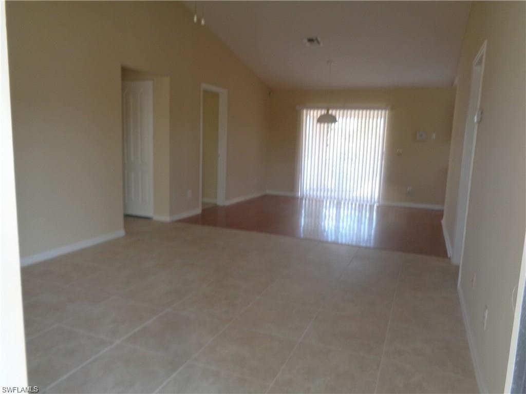 3206 21st ST SW LEHIGH ACRES, FL 33976