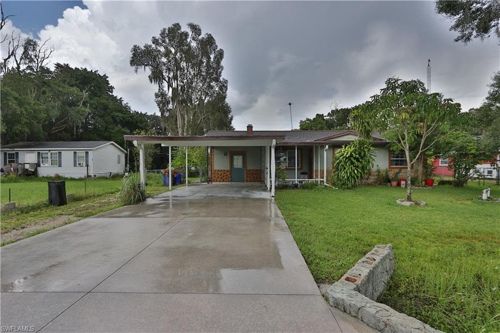 2802 Winona DR NORTH FORT MYERS, FL 33917