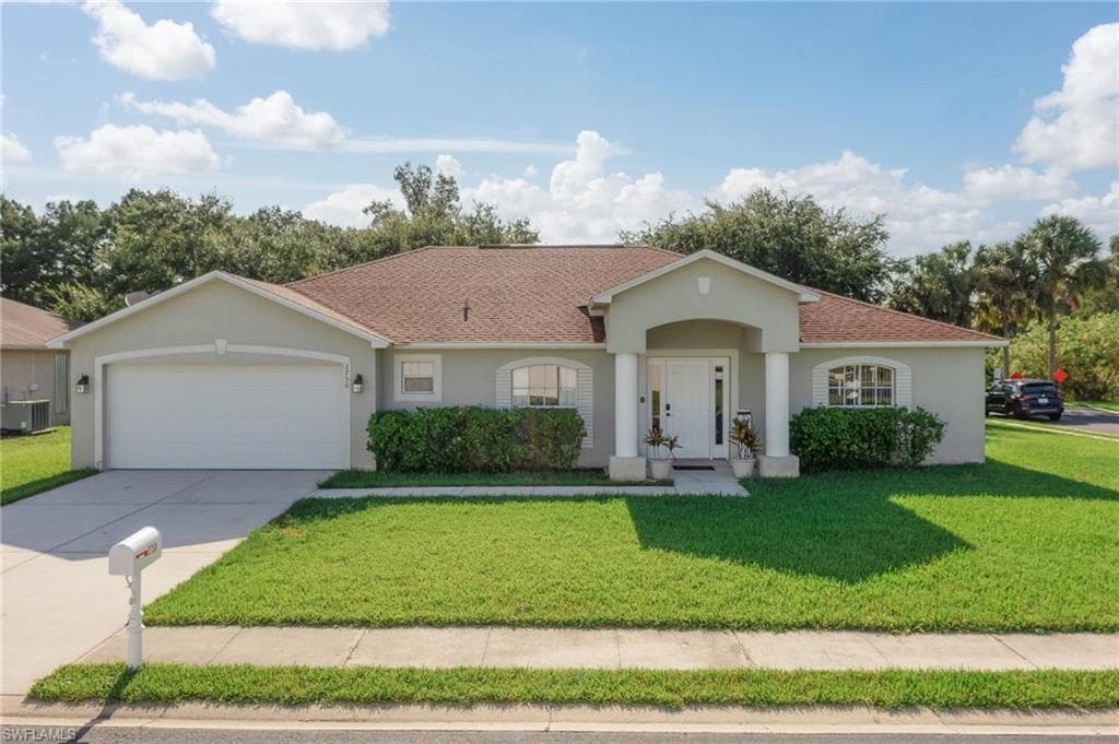 2750 Soaring Hawk DR FORT MYERS, FL 33905