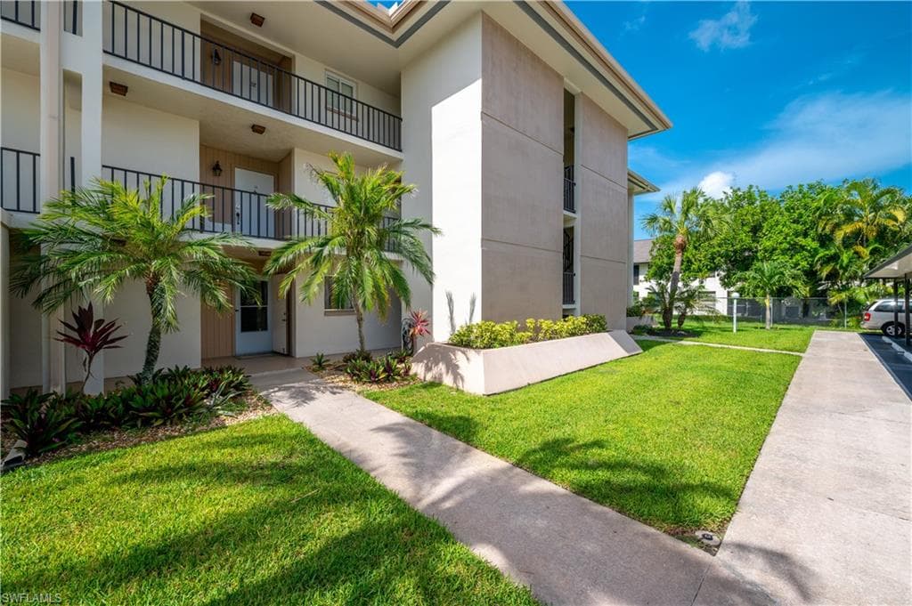 2079 Barkeley LN 6 FORT MYERS, FL 33907
